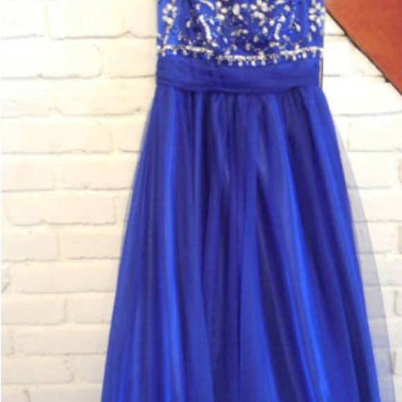 Beautiful Bee Darlin Gown - Picture 4 of 6